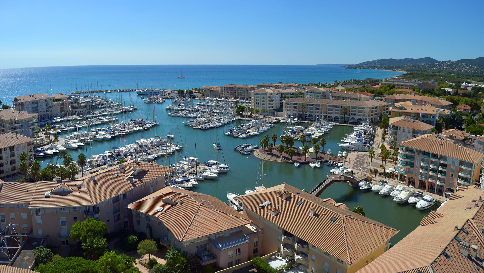 Port-Fréjus' seaport and boating services