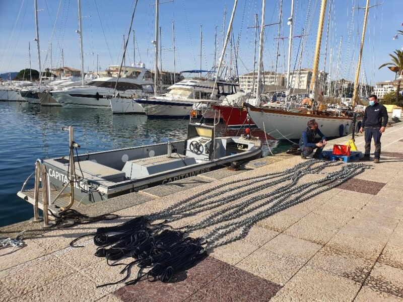 Entretien et remplacement des mouillages du port