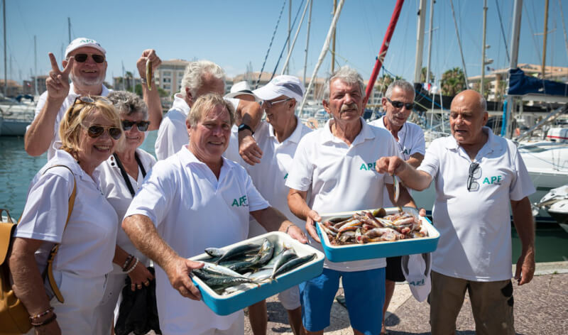 Les amoureux de la pêche en mer autour de L'APF